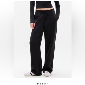 NWT Athleta Form Knit Mid Rise Straight Pants! Size M!